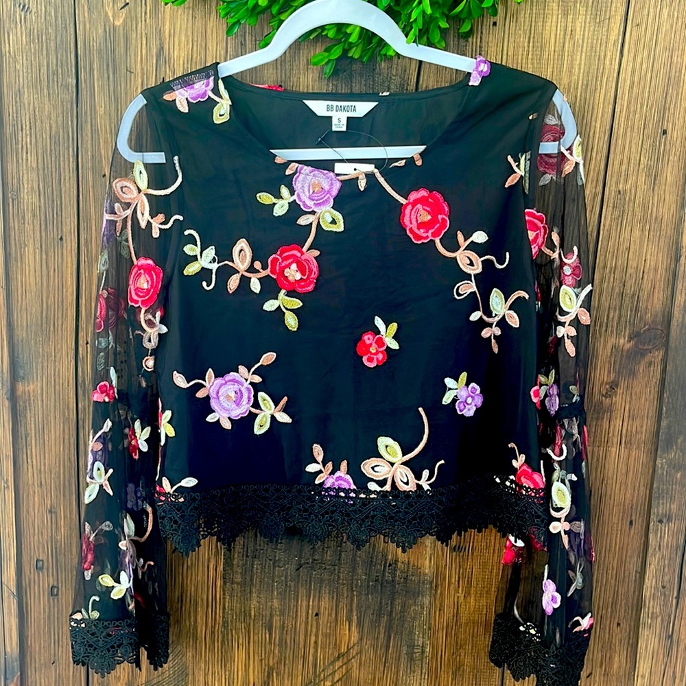 NWT BB Dakota Floral Embroidered Mesh Top